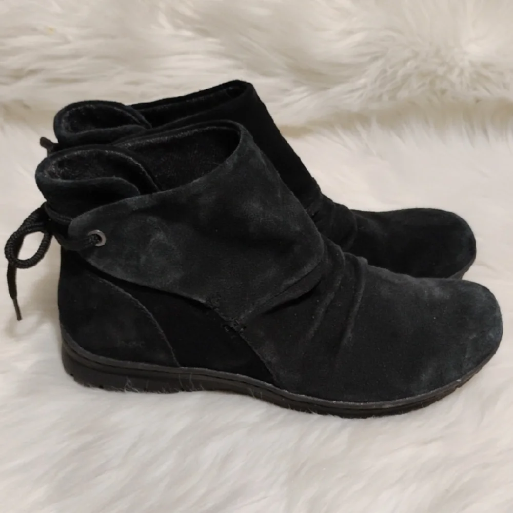 (#95) SALE! B.O.C. Born Black Suede Ankle Booties Sz.7 Hardly Worn